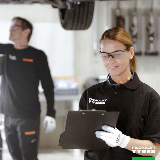 FOTO Premieră - Nokian Tyres, cu o mega-investiție la Oradea, lansează anvelopa-concept Betula, cu o materie primă prezentată ca revoluționară