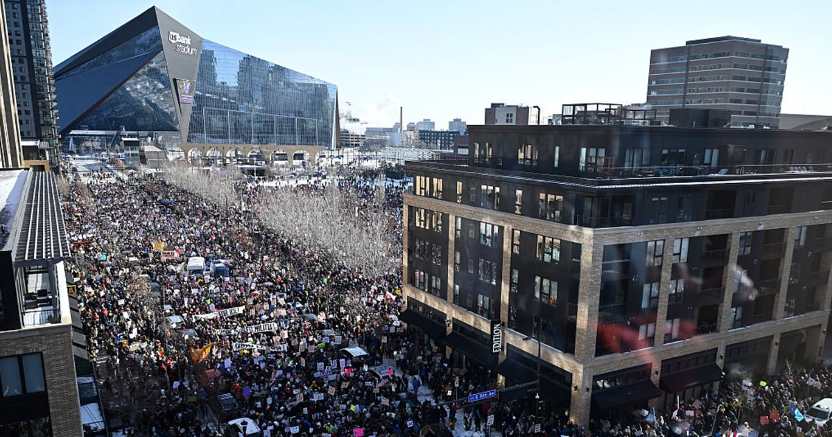 Protest de proporții în Minneapolis, față de operațiunea ICE. Afaceri închise și copii reținuți în timpul raidurilor. Se cere grevă generală