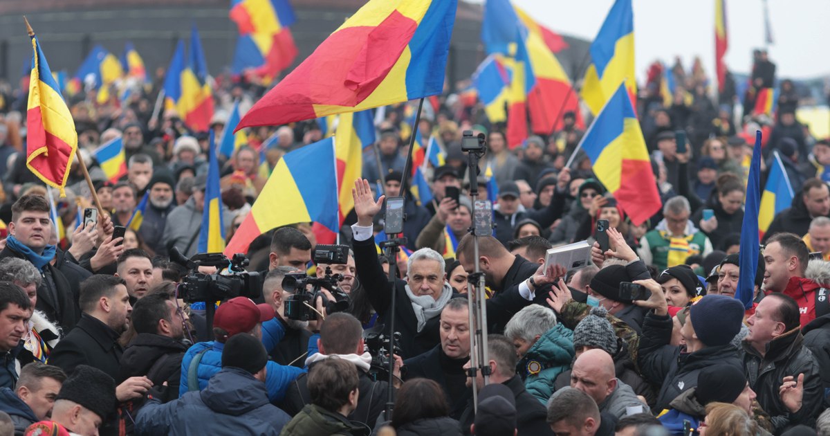 Susținătorii lui Călin Georgescu din Parcul Carol au pornit în marș spre Piața Victoriei. „Vă întreb: nu sunteți obosiți de nedreptate?”