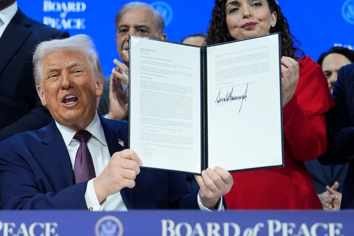 Trump a semnat Carta inaugurală pentru Consiliul Păcii FOTO Profimedia