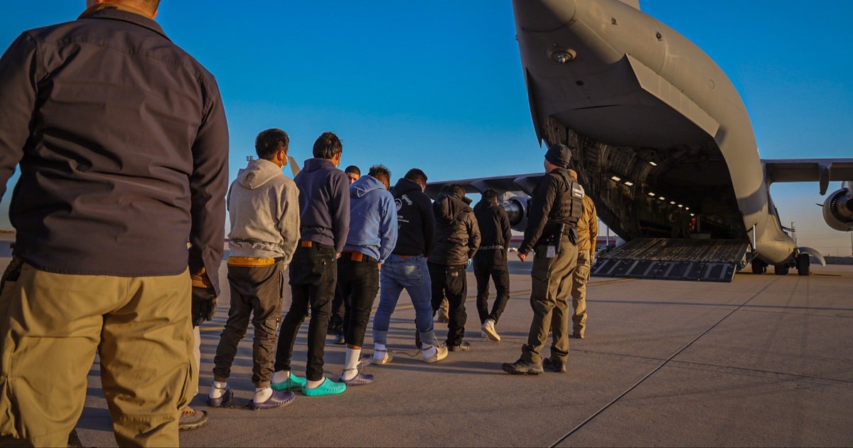 SUA expulzează iranieni în țara lor, o decizie ce poate însemna condamnarea la moarte. „Aceeași administrație care le-a promis iranienilor că «ajutorul este pe drum»”