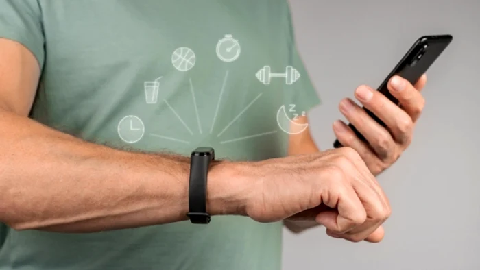 Brățara oferă informații despre performanțele fizice   FOTO Facebook