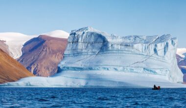 Un submarin britanic îl urmărește pe „Vladimir cel Mare” lângă Groenlanda. Cooperarea NATO, antidotul unui risc major