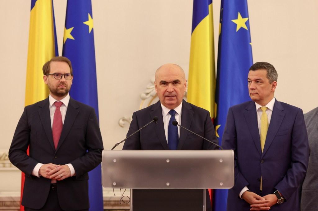 Ilie Bolojan, Dominic Fritz și Sorin Grindeanu după semnarea protocolului coaliției. Foto: Inquam Photos / Octav Ganea