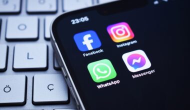 Meta vrea să vândă abonamente lunare cu funcţii premium pe Facebook, Instagram şi WhatsApp