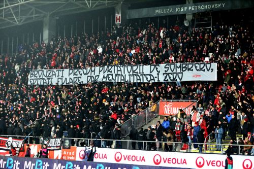 Bannere rasiste la UTA - Rapid. FOTO Ultras Arad FB (3).jpg