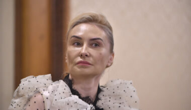 Avocatei PNL Adriana Georgescu i s-a făcut rău la audierile de la DNA, după ce a fost prinsă în flagrant luând 60.000 de euro mită. Procurorii cer arestarea preventivă