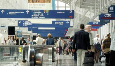 Turiștii, tot mai descurajați să călătorească în SUA de frica verificării conturilor de social media. Cât pierde America cu această politică