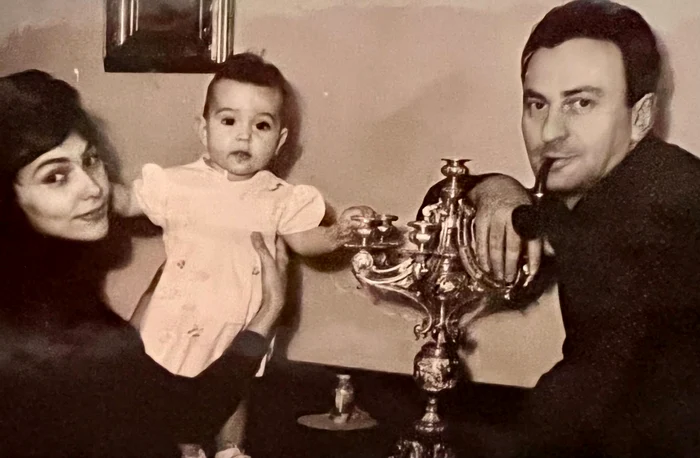 Oana Pellea alături de părinți. FOTO: Arhivă personală