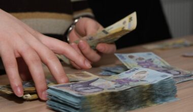 Banii ținuți la saltea își pierd din valoare. Cum îi poți proteja de inflație