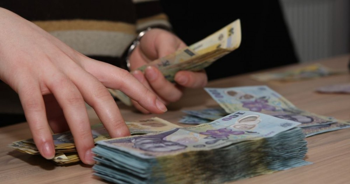 Banii ținuți la saltea își pierd din valoare. Cum îi poți proteja de inflație