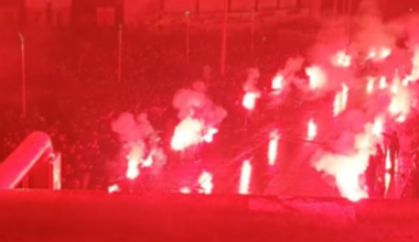 Torțe și scandări în fața stadionului din Salonic. Cum au întâmpinat suporterii PAOK sicriele grecilor morți în accidentul din Timiș. „Fraților, trăiți, ne conduceți!”