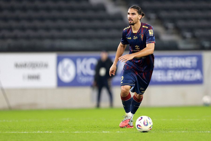 Blocat de club » Se complică situația fundașului aflat în vizorul lui Mircea Lucescu