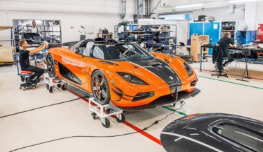 Un şef Koenigsegg, concediat subit după ce a lăsat un angajat Porsche în interiorul fabricii, va plăti acum producătorului o penalitate de 150.000 euro | PiataAuto.md