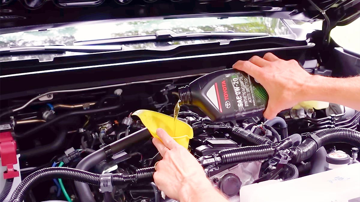 (VIDEO) Un specialist în uleiuri de motor a dezvăluit sfaturi pentru rodajul corect la un motor modern, recomandând 3 schimburi de ulei în primii 5.000 km | PiataAuto.md