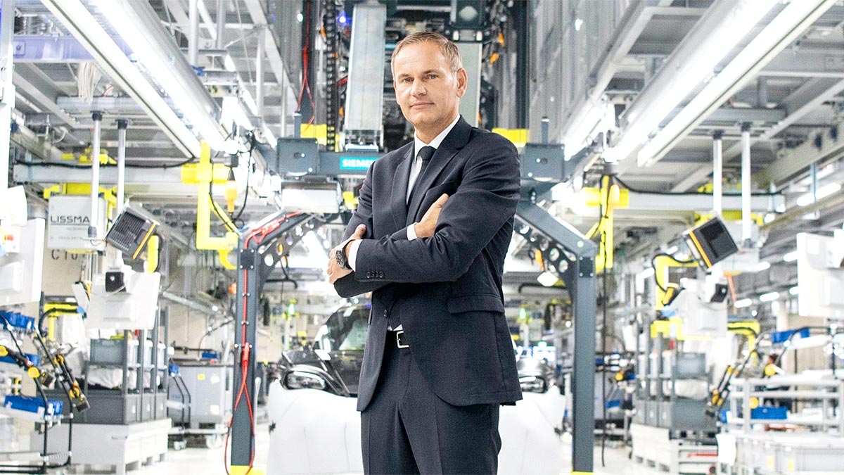 Fostul şef Porsche a recunoscut că decizia de a pensiona modelul Macan cu combustie şi a-l păstra doar pe cel electric a fost o greşeală enormă | PiataAuto.md