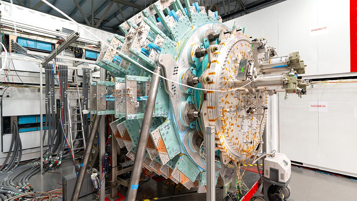 O echipă de ingineri din Canada a creat un reactor genial care ajunge la fuziune nucleară folosind un principiu similar motoarelor diesel | PiataAuto.md