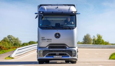 Germanii de la Mercedes au lansat un camion cu propulsie pe bază de hidrogen lichid cu un consum între 5,6 şi 8,0 kg/100 km | PiataAuto.md