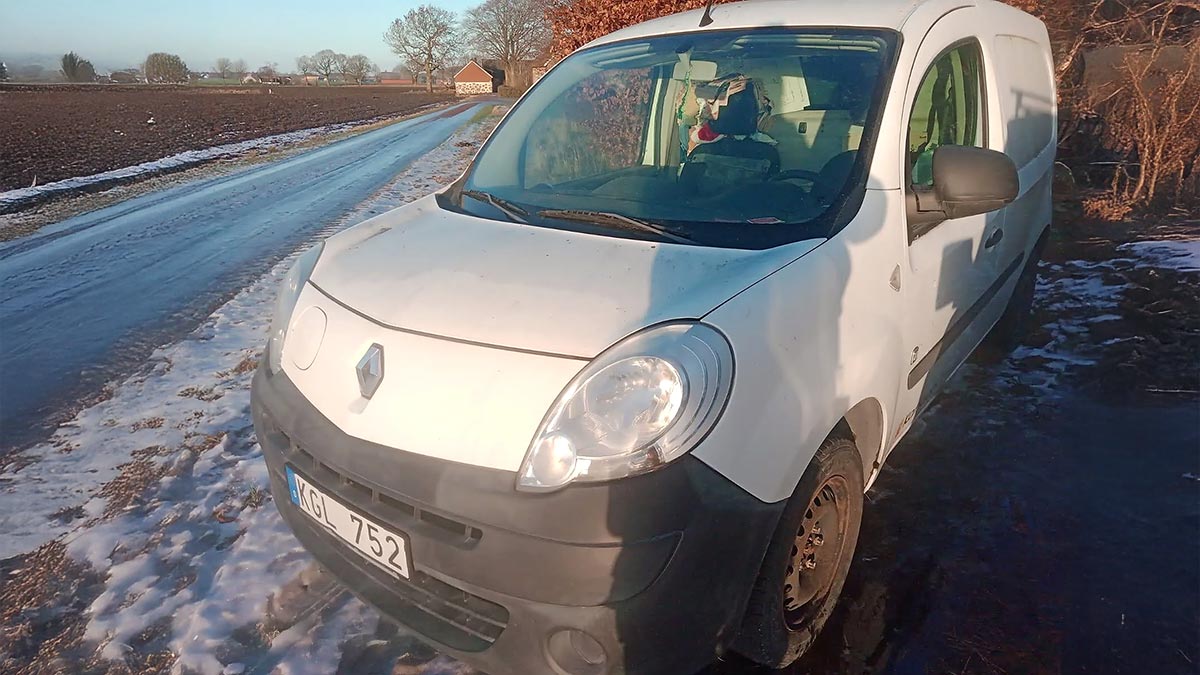 Un suedez se plânge că maşina sa electrică a stat în service 5 ani, şi-a cumpărat a doua identică, iar acum şi ea s-a stricat | PiataAuto.md