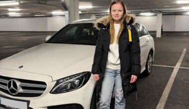 O proprietară de Mercedes din Norvegia se plânge că maşina sa consumă 3 litri de ulei la 1.000 km, şi a aflat că toţi proprietarii anteriori au vrut să scape de ea | PiataAuto.md