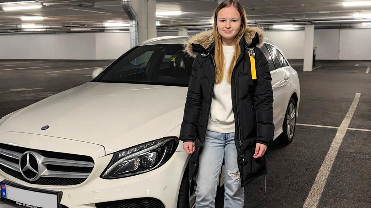 O proprietară de Mercedes din Norvegia se plânge că maşina sa consumă 3 litri de ulei la 1.000 km, şi a aflat că toţi proprietarii anteriori au vrut să scape de ea | PiataAuto.md