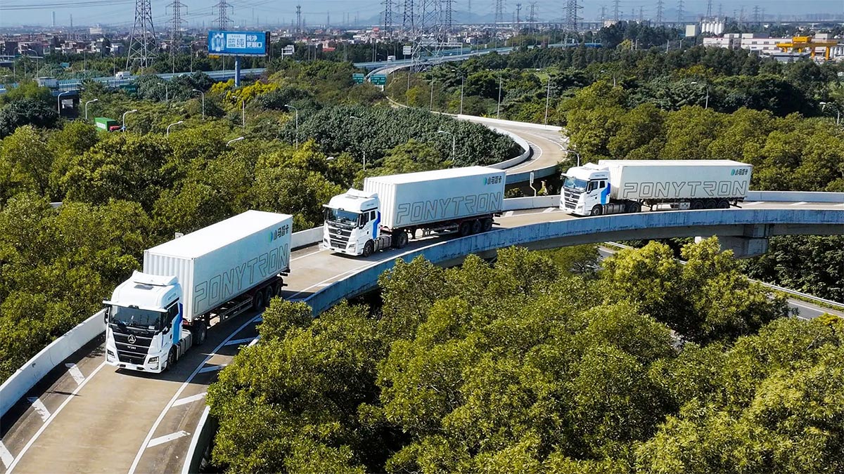 Inginerii chinezi de la Sany au lansat tehnologia care permite unui şofer să conducă 5 camioane simultan în coloană | PiataAuto.md