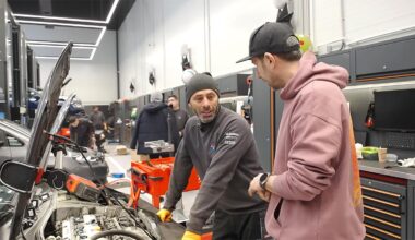 (VIDEO) Mecanicii unui service din România au spus de ce preferă să lucreze la maşinile grupului VW, în raport cu Honda, Volvo sau alte mărci | PiataAuto.md