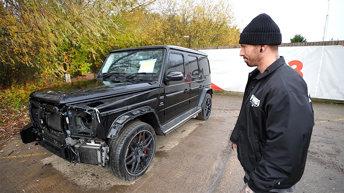 (VIDEO) Un youtuber a descoperit un Mercedes-AMG G63 deteriorat după un mic impact frontal, deşi e considerat indestructibil, şi a încercat să-l repare în doar 6 zile | PiataAuto.md
