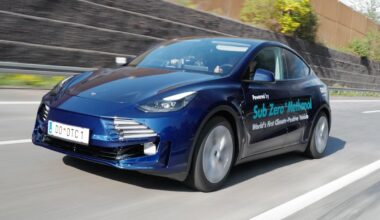 O companie austriacă pretinde că a realizat prima călătorie CO2-negativă din istorie cu trei Tesla, extrăgând dioxid de carbon din atmosferă, dar cifrele sunt derizorii | PiataAuto.md
