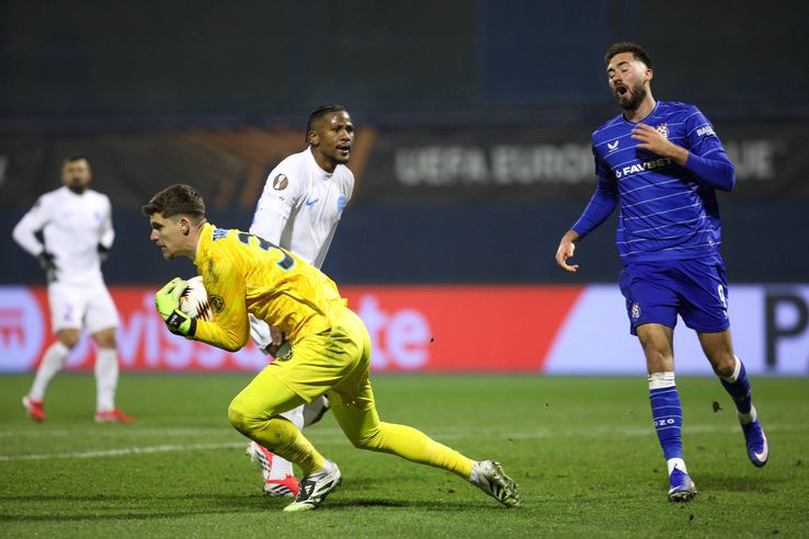 Ngezana și Târnovanu în Dinamo Zagreb - FCSB / foto: Imago