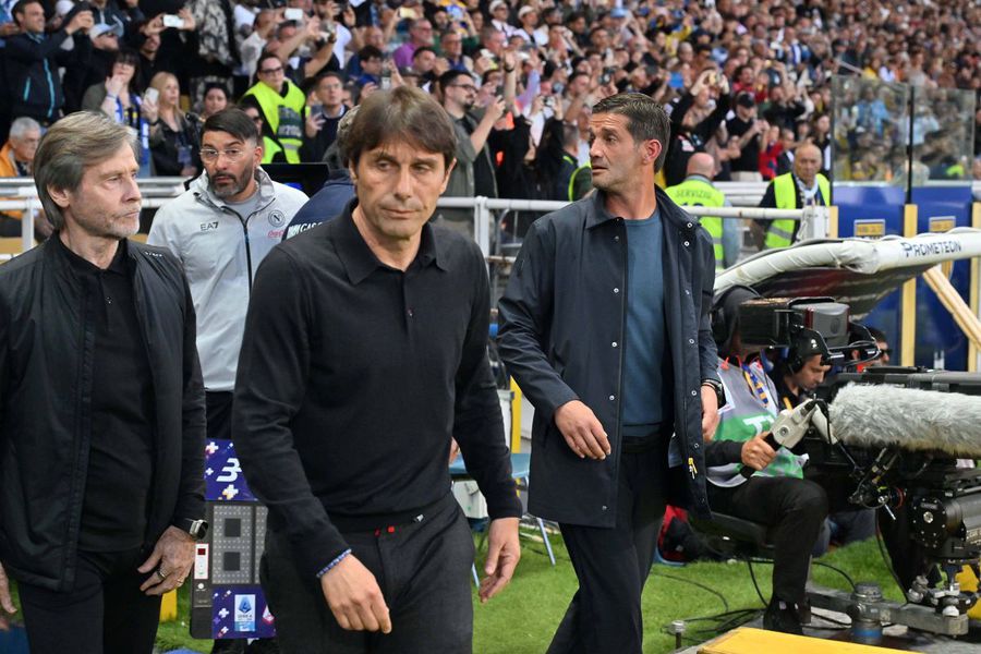 Continuă războiul » Chivu a refuzat dialogul: „V-ascultă Conte! Nu știu dacă vreți să-l salutați”