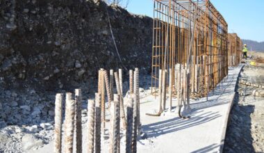 Stadiul lucrărilor la drumul ce va fi alternativa la aglomerația de pe DN1 Valea Prahovei. Drumul pe Valea Doftanei, modernizat de Construcții Erbașu