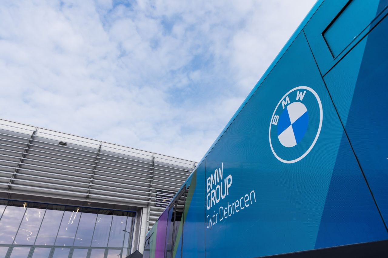 Cererea crescută pentru noul iX3 forțează BMW să caute angajați pentru un nou schimb la uzina din Ungaria