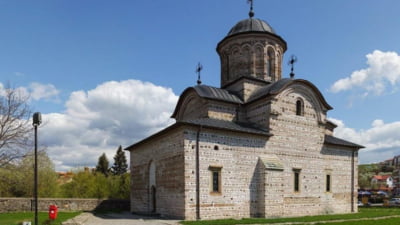 Cercetătorii vor să afle cine este personajul misterios înmormântat la biserica din Curtea de Argeș, într-unul dintre cele 13 morminte ale domnitorilor munteni. Vor prevela mostre ADN