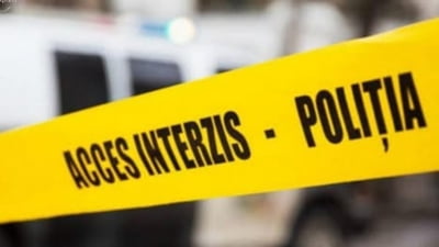 Crimă înfiorătoare în Constanța. Un tânăr și-a ucis mama și a stat cu cadavrul în casă o noapte întreagă înainte să sune la 112