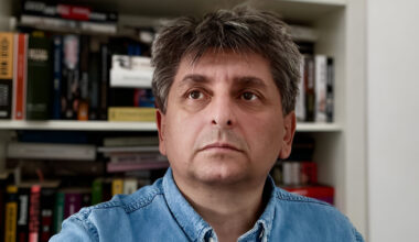 Marcel Ciolacu se trage de șireturi cu Ilie Bolojan, ratând din nou revenirea în prima linie a politicii, de unde a plecat învins