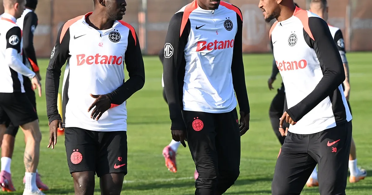 „I s-a anulat un zbor” / Jucătorul lui FCSB va sosi cu întârziere în cantonamentul din Antalya. Cine mai absentează