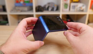 Viitorul seriei Galaxy Z Flip? Samsung brevetează telefonul care se poate plia în orice direcție