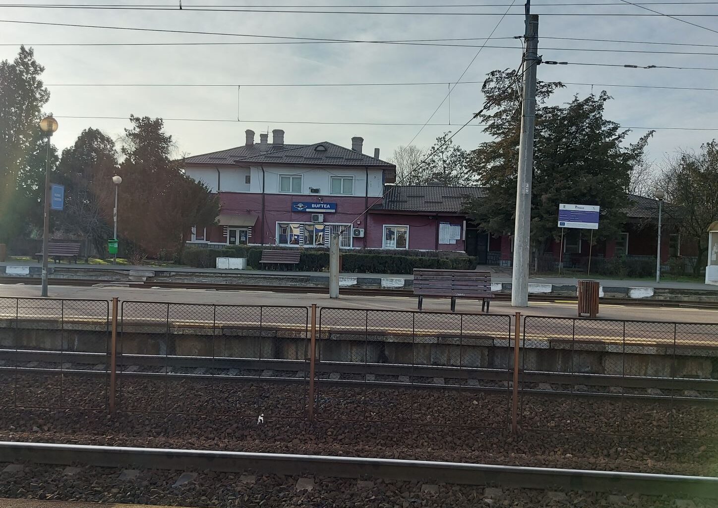 ”Dorel” a lovit la Buftea. Circulația feroviară la cale liberă