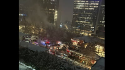 Incendiu la o patiserie din Capitală. Flăcările ar putea ajunge la imobilele din apropiere
