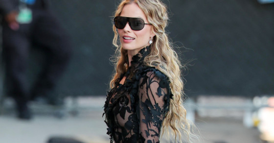 Margot Robbie, seducătoare într-o rochie din dantelă neagră. A furat toate privirile la promovarea „Wuthering Heights”