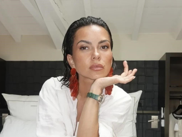 Inna, protagonista unei ședințe foto pe plajă. Artista și-a etalat fără rețineri silueta impecabilă: „Dați vina pe fotograf”