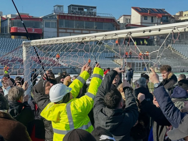 Sute de suporteri au fost prezenţi la startul lucrărilor de reconstrucţie a stadionului Dinamo!
