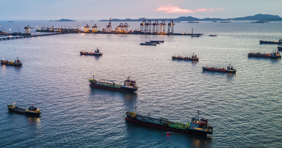 Petrolul se scumpește puternic: ce factori alimentează creșterea prețurilor la nivel global