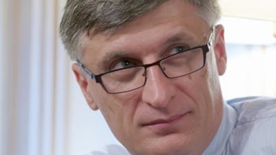 Numiri politice la SRI și SIE. „De ce îl mai schimbă pe Vlase, dacă îl aduce pe Vlase 2? Lista conține nulități de partid și de stat”