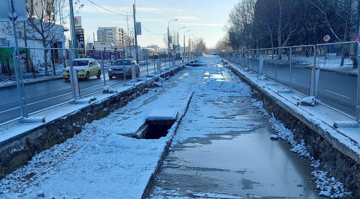O mare structură de beton linii de tramvai