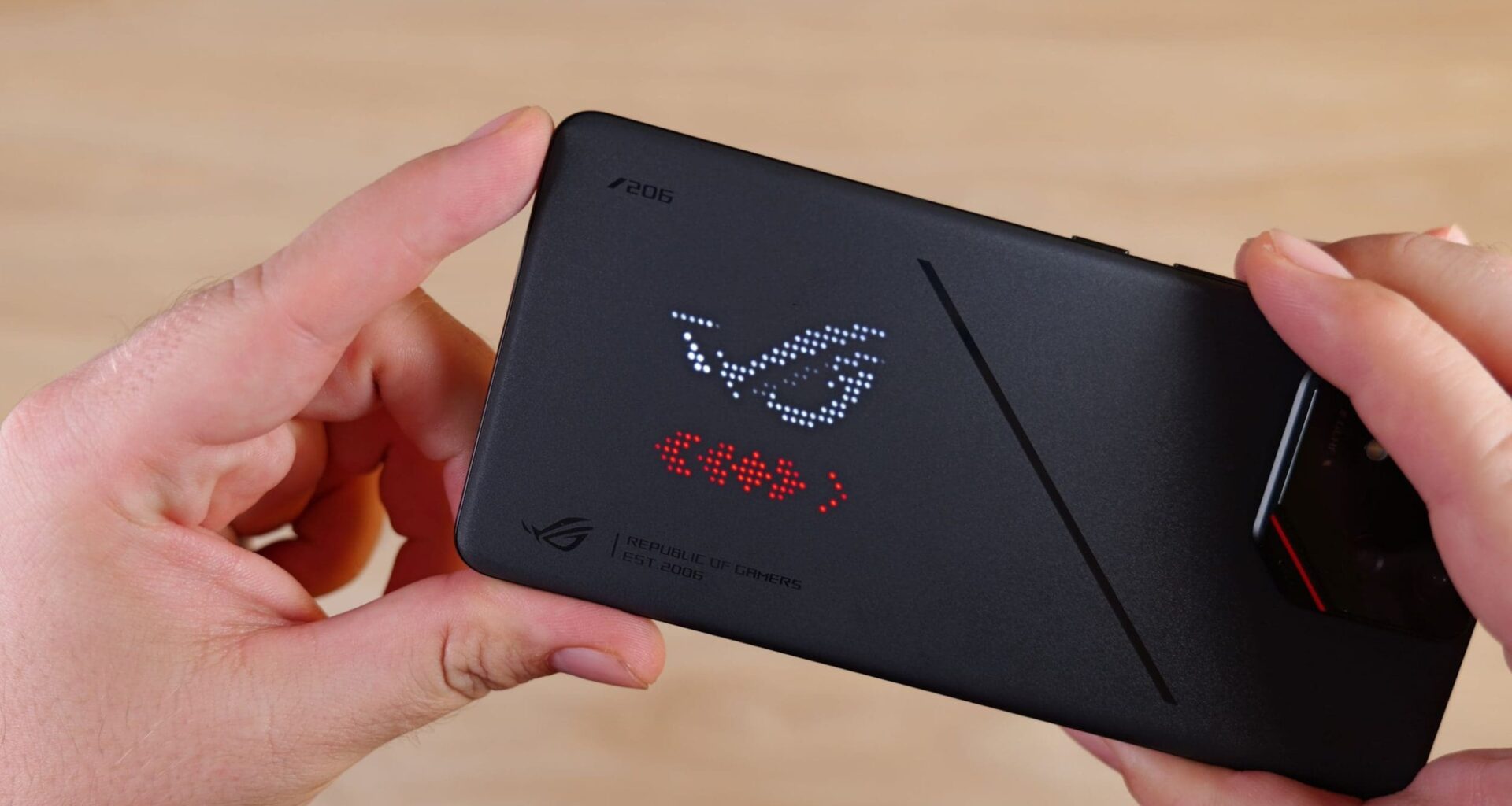 ASUS ia pauză de la producția de telefoane în 2026