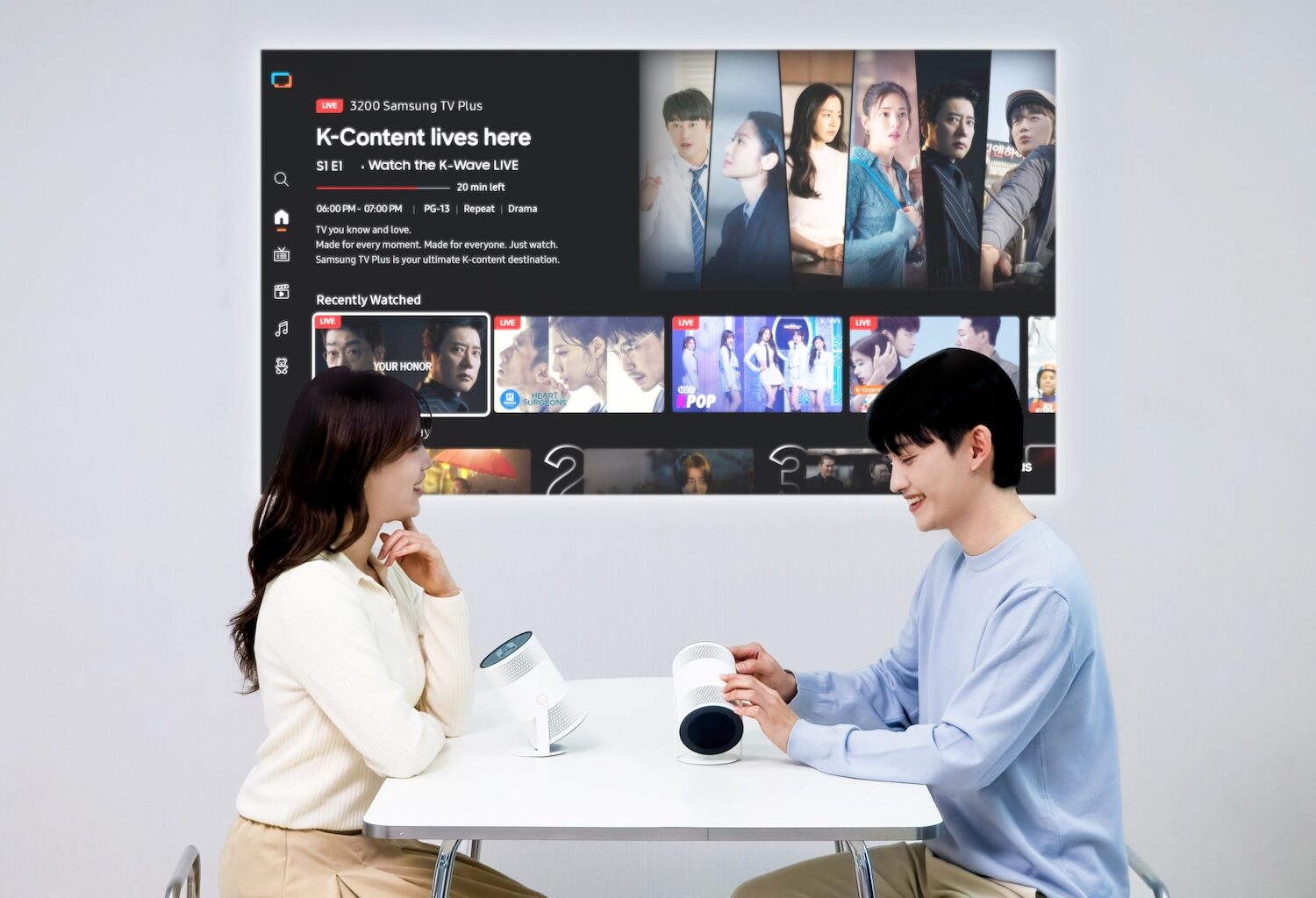 Samsung Freestyle+ sau cum arată un proiector portabil cu funcții AI, Real-Time Focus și Wall Calibration