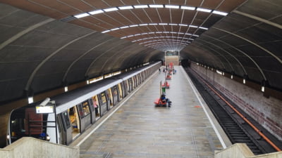 Un metrou a deraiat în noaptea de Anul Nou. Circulația este suspendată pe un fir, pe Magistrala 4