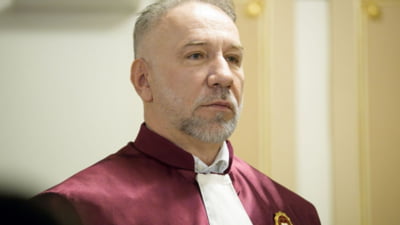 Unul dintre judecătorii CCR care au boicotat ședința privind pensiile magistraților este absolvent al Universității Spiru Haret, în perioada în care instituția nu era acreditată